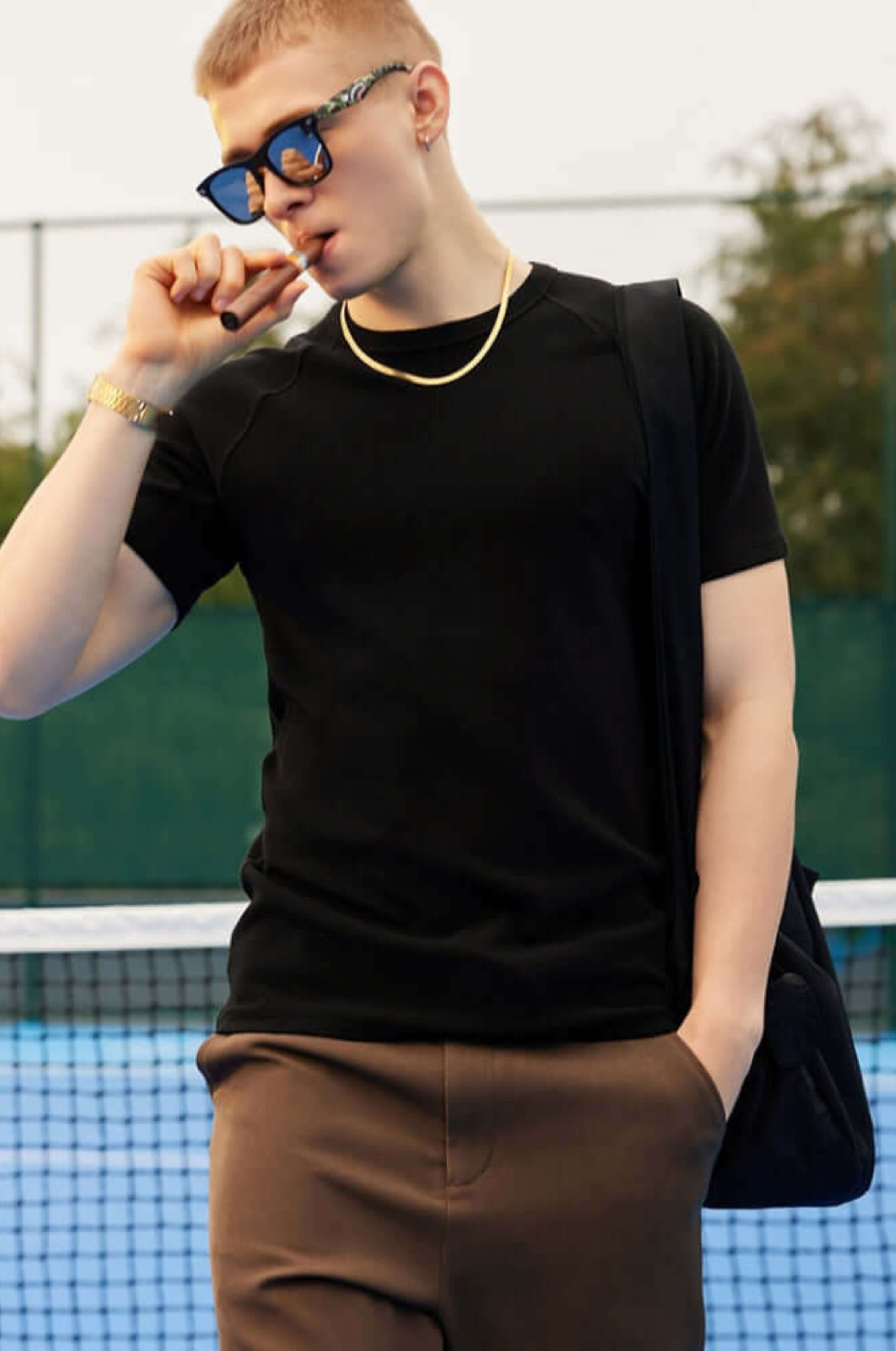 Basic-T-Shirt mit altem Geld