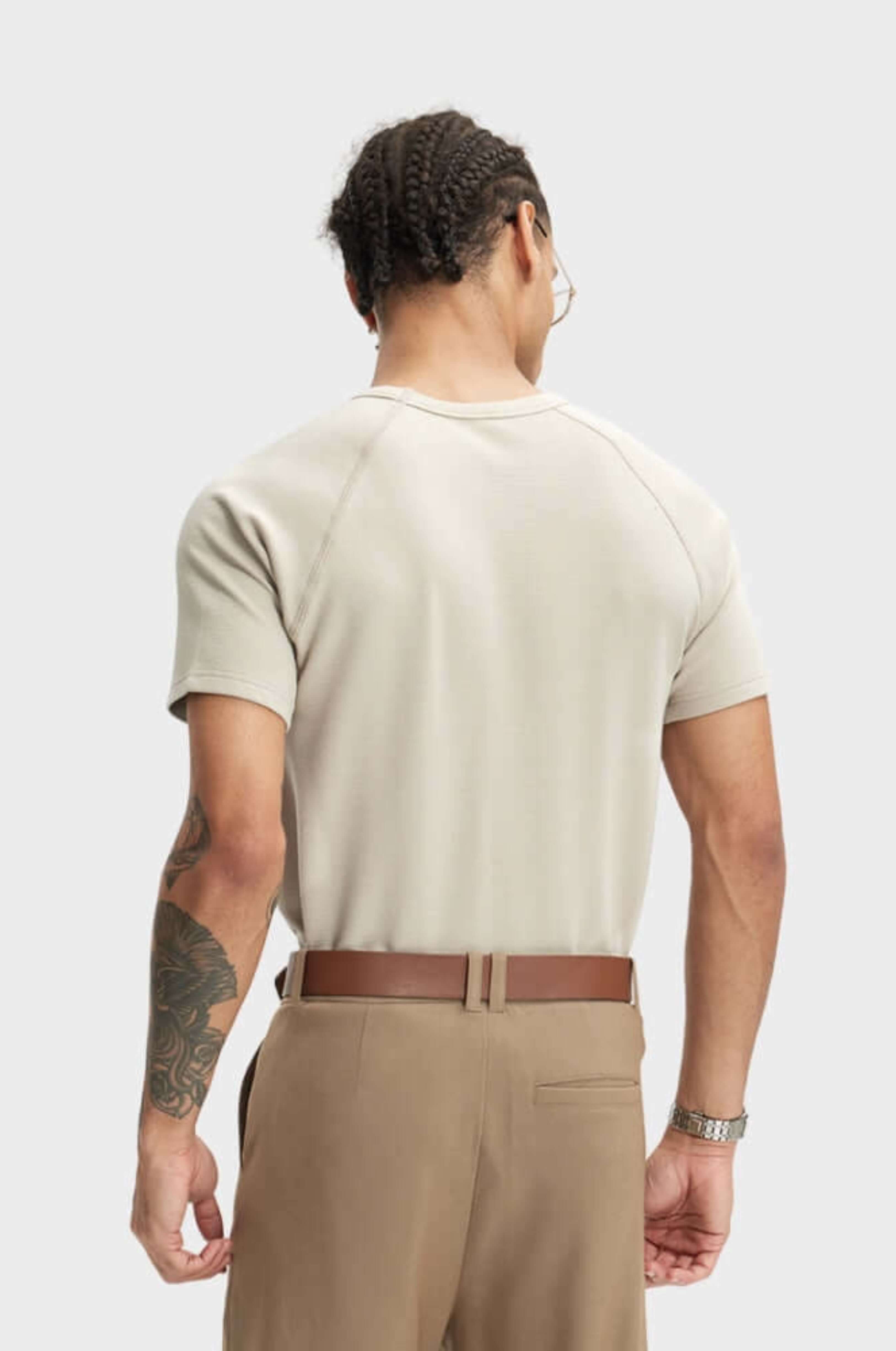 Basic-T-Shirt mit altem Geld