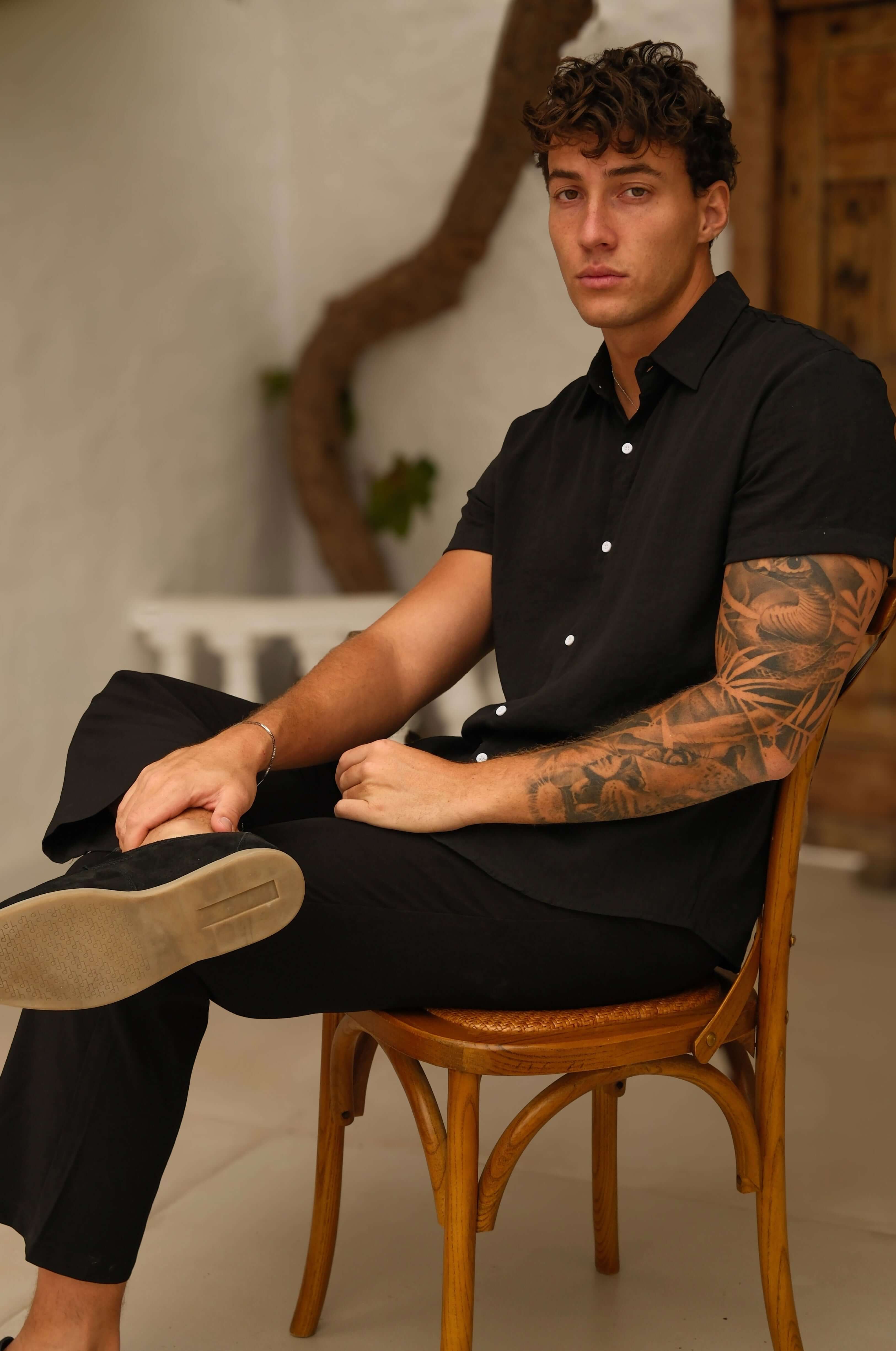 Lässiges komplett schwarzes Set