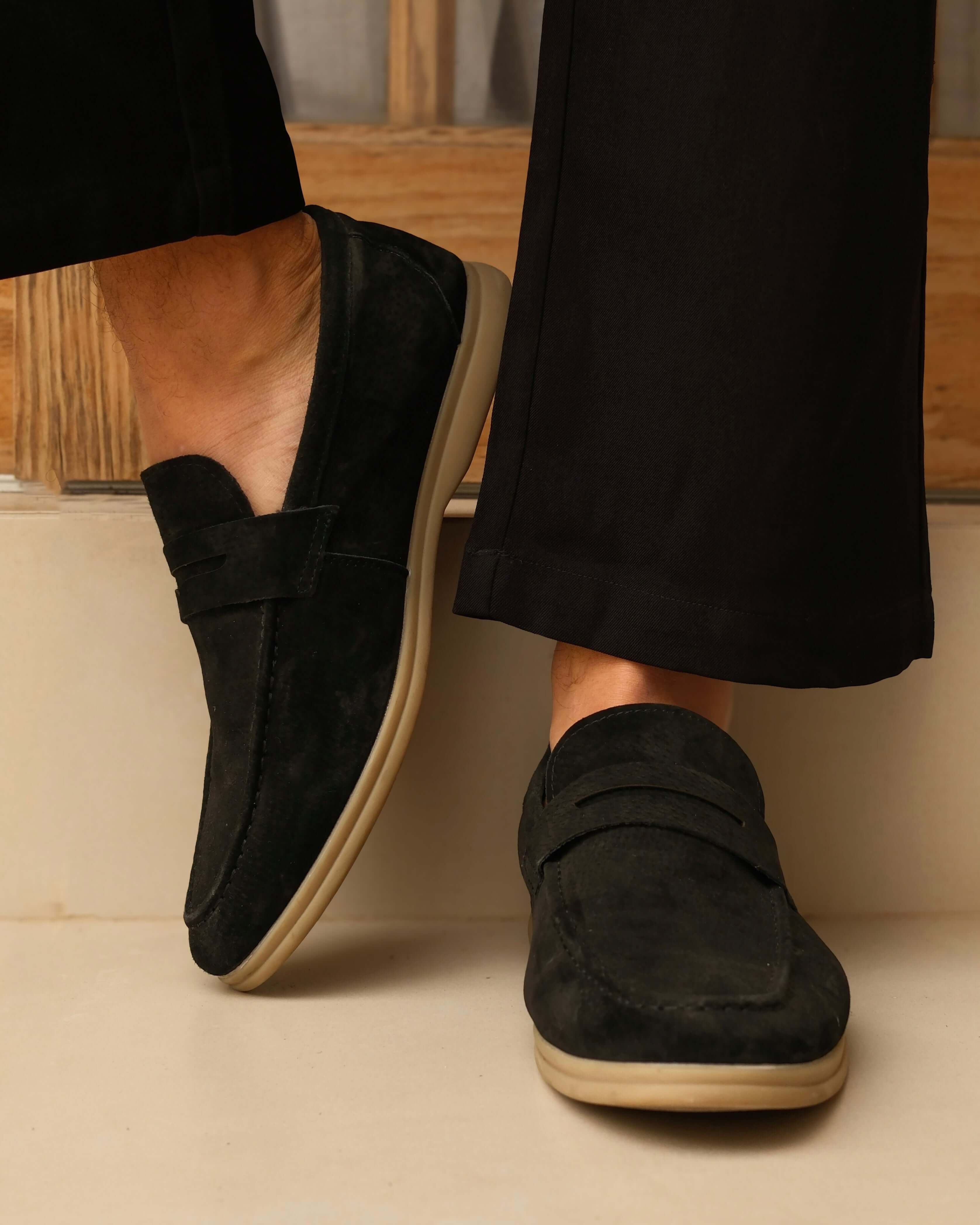 Lässiges komplett schwarzes Set